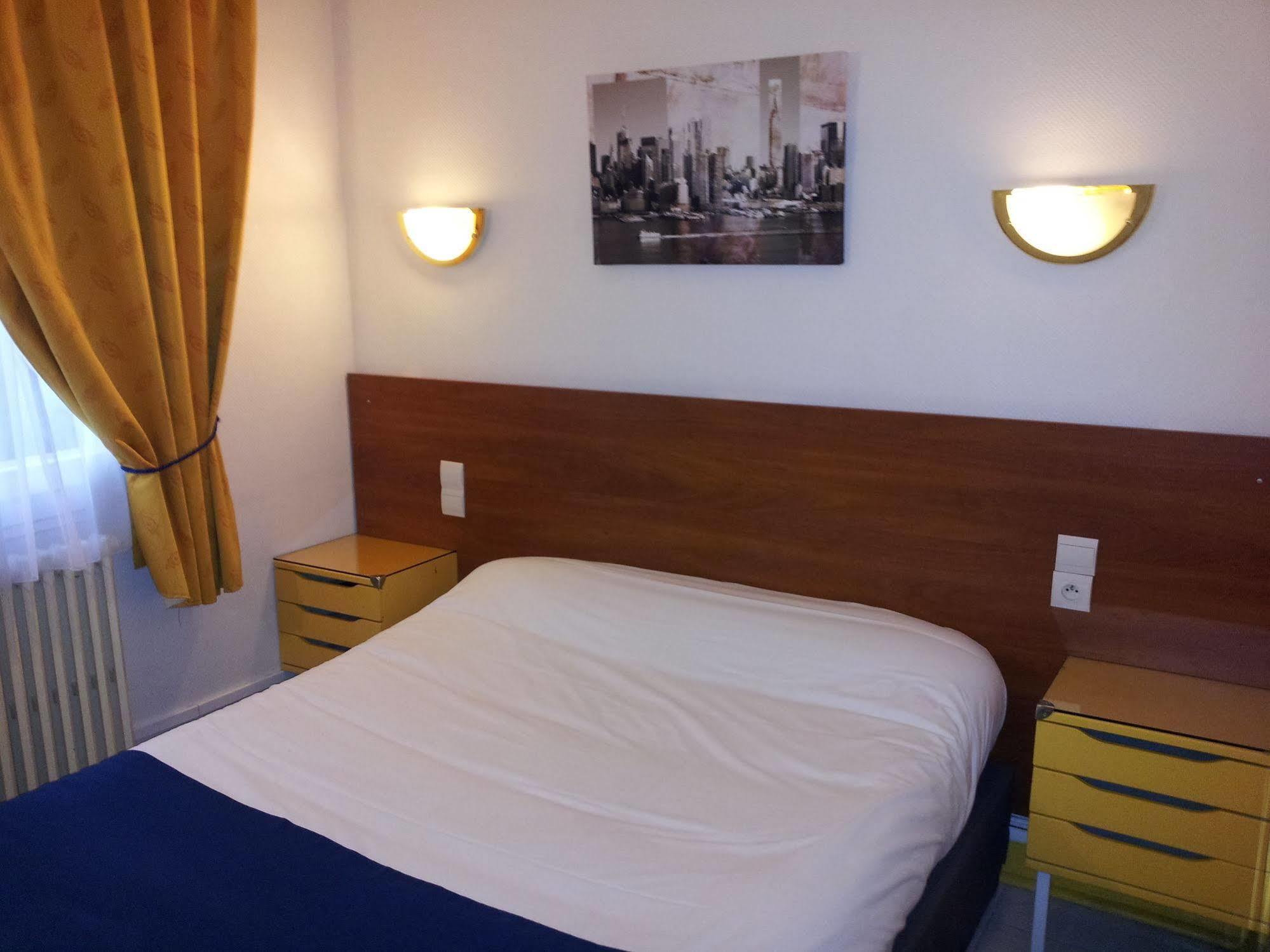 Hotel Du Stade 第戎 外观 照片